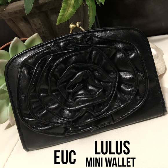 LULU Wallet-Black-Kisslock-Floral Detail-3.5x5-EUC - Picture 1 of 17